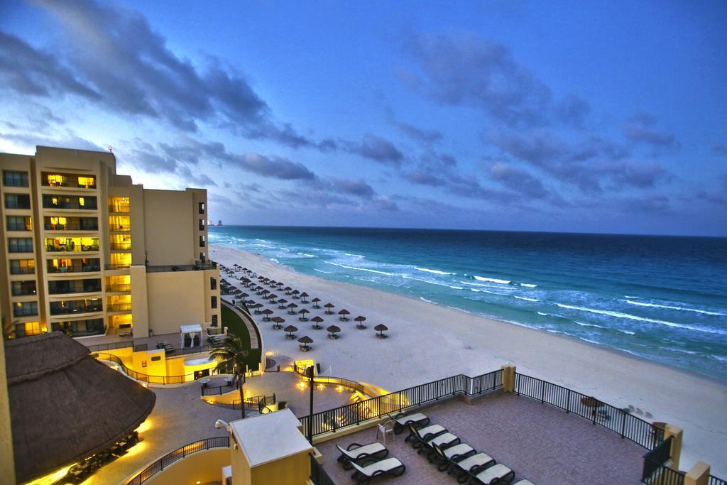 The Royal Sands Resort & Spa Cancun Exterior photo